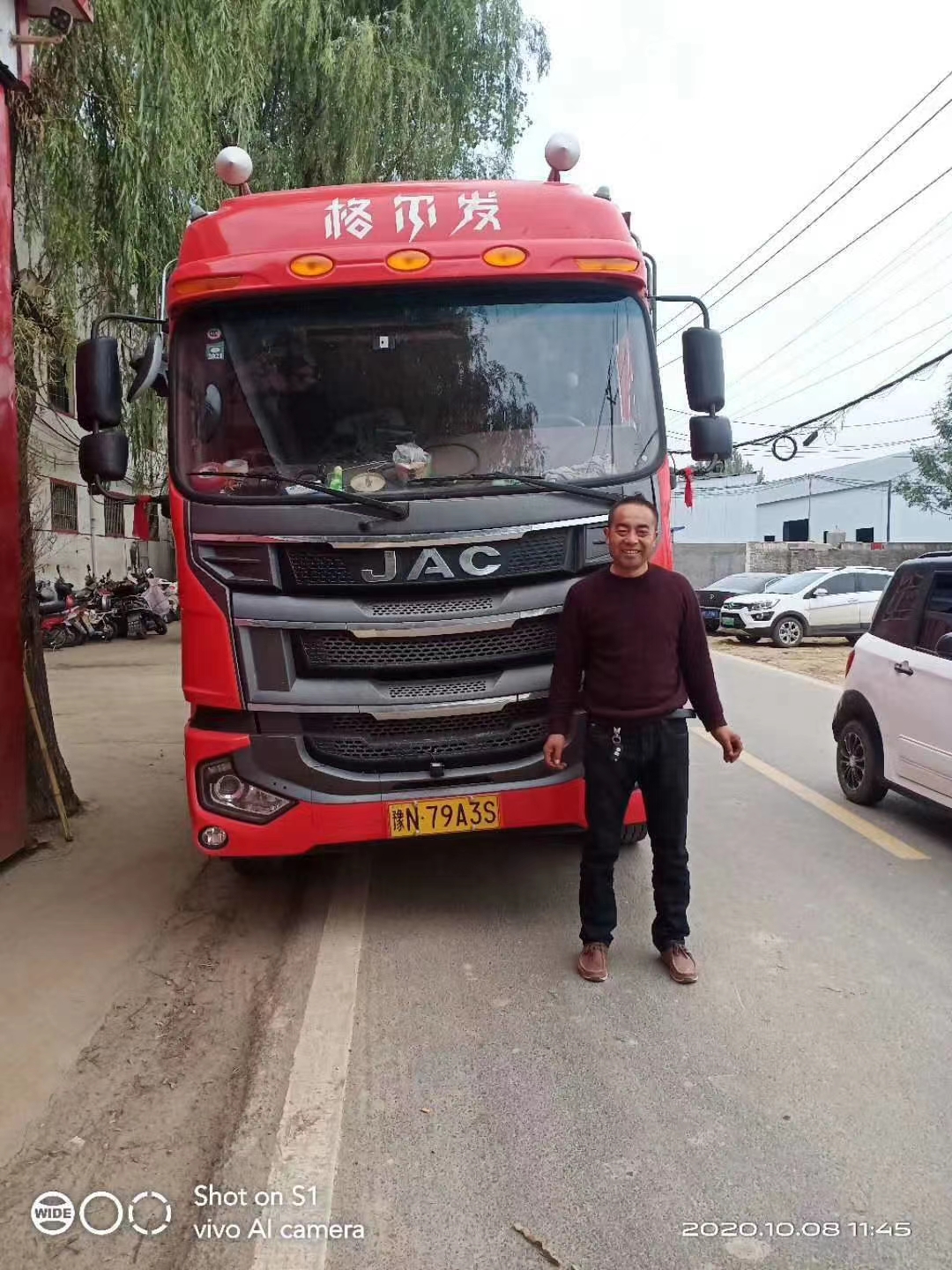 河南商丘全自動(dòng)衛(wèi)生紙加工設(shè)備裝車(chē)發(fā)貨了